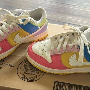 Women’s Nike Low Dunks 5.5 Solar Flare